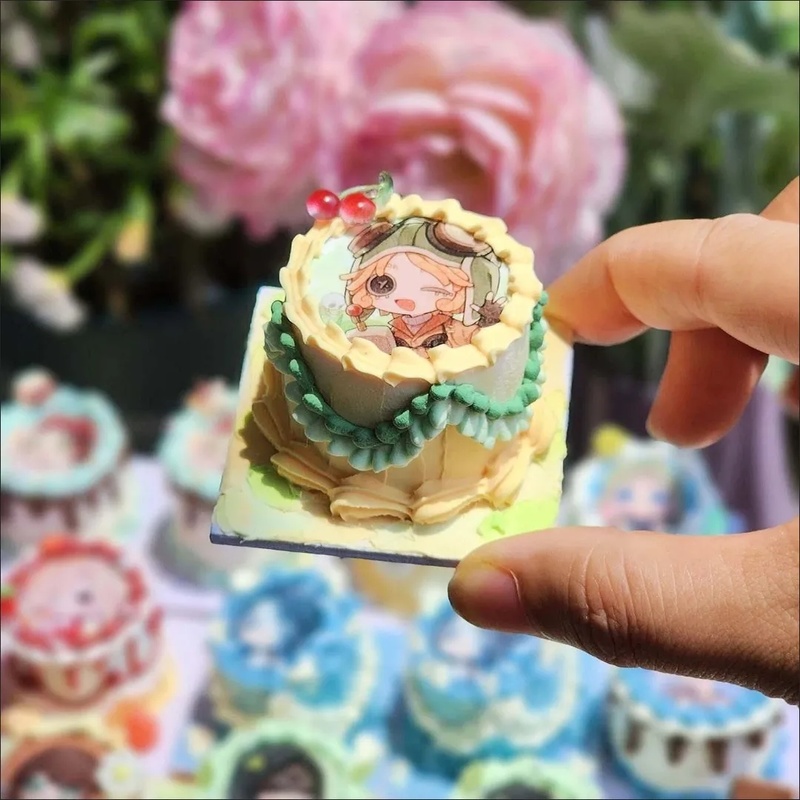 الهوية الخامس شخصية كعكة الطين - مراجعة Photography Anime وسعره